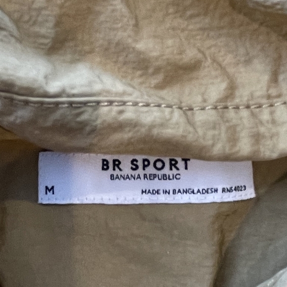 Banana‎ Republic Br Sport Beige Button Up Hiking Fishing Cargo Shirt Size Medium - Picture 4 of 4